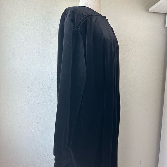 EUC Delicates Women’s Velvet Sleeping Gown - Picture 5 of 7